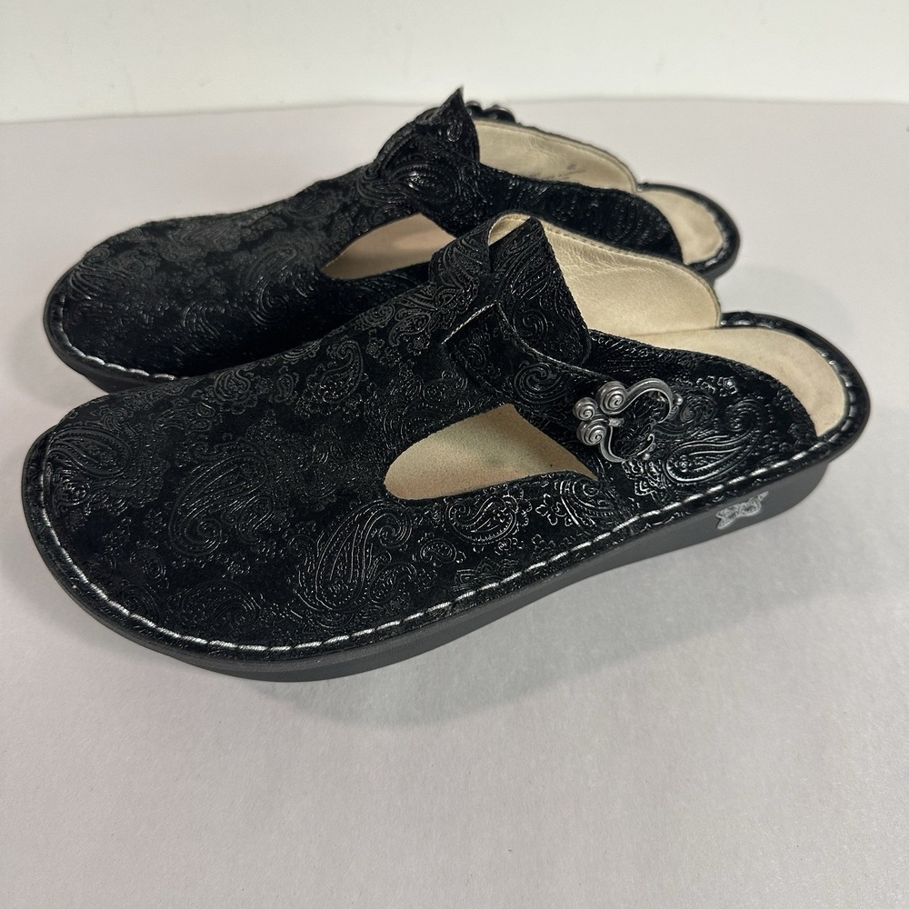ALEGRIA Slip On Mules Size 39 / 9 Black Embossed Leather Clogs Comfort Shoes